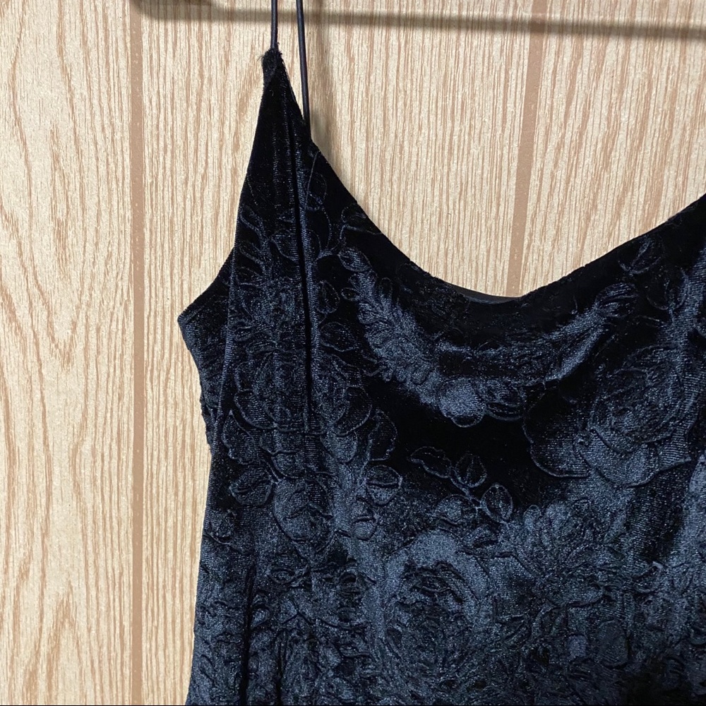 ⭐️AQUA Floral Embossed Velvet Dress - Picture 3 of 6